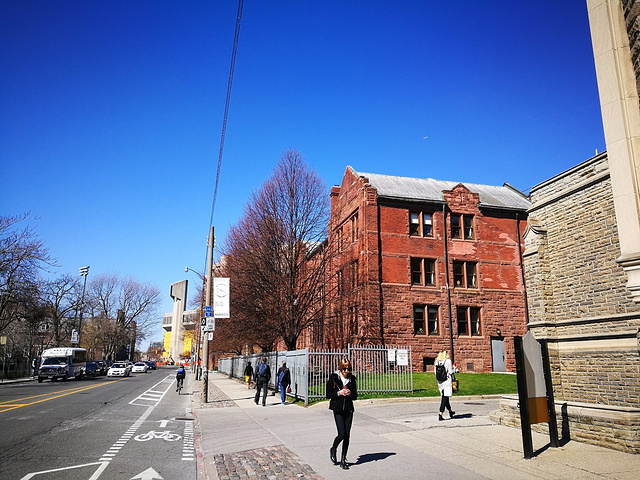 2017初春时节恰逢樱花开放,校园美不胜收。这