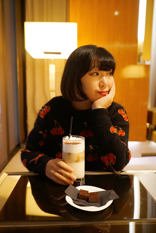 然可以去品尝一下高雅的贵妇下午茶,在银座近