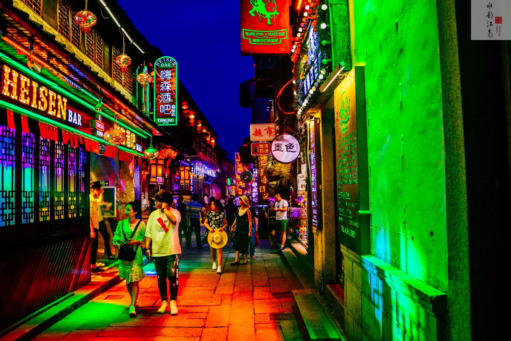 比较可惜的是,伴随着商业开发,塘东街的闹吧多得有点过度了,咚次咚次