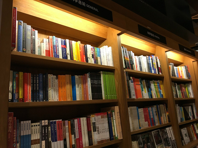 2017诚品书店的位置还是很好的,苏州的商场也