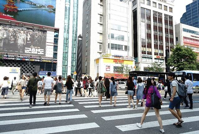 江南地铁站购物中心