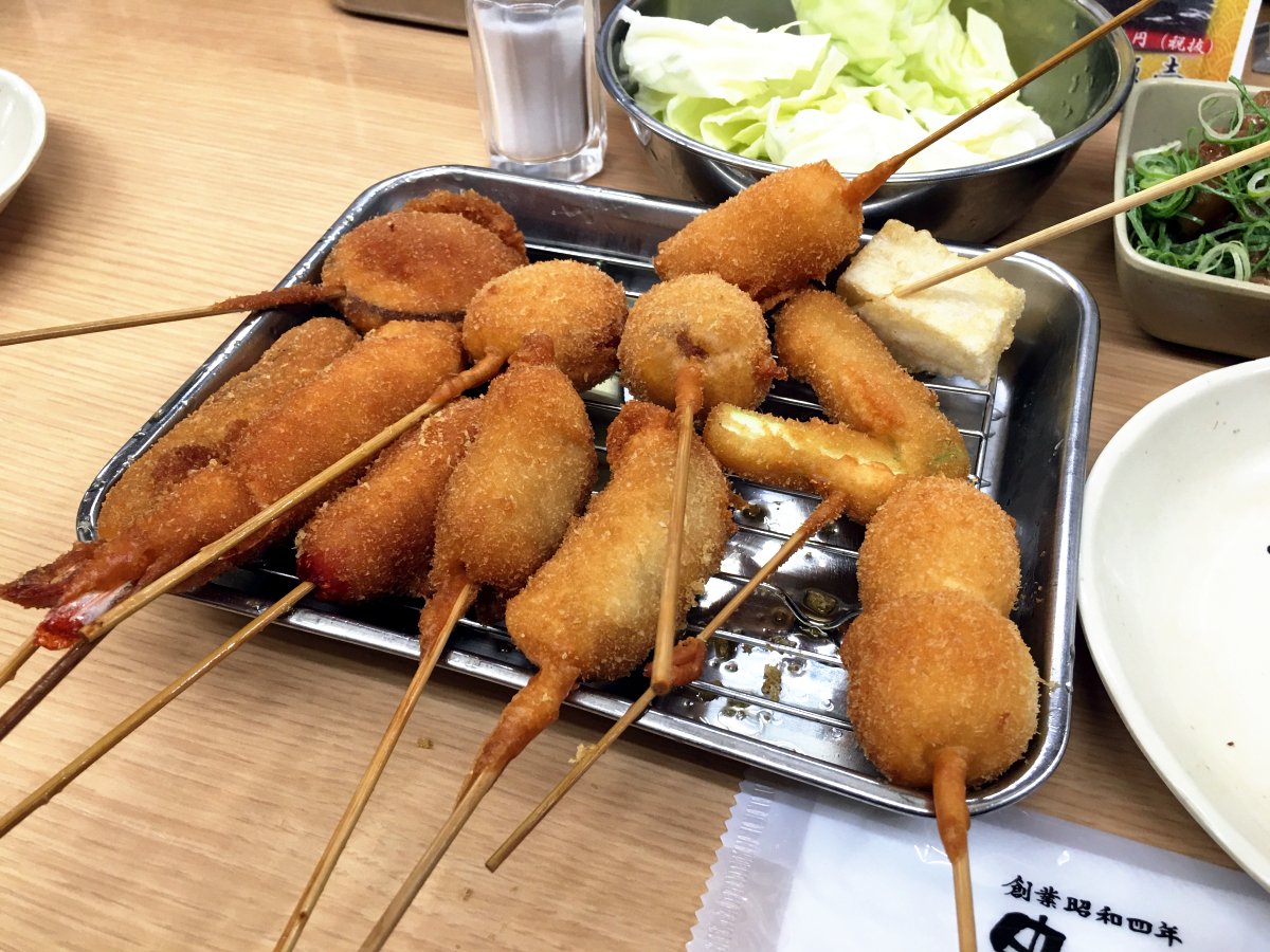 吃炸串很容易口渴,一般人喜欢喝啤酒,但因为我酒量差,只能来一杯苏打