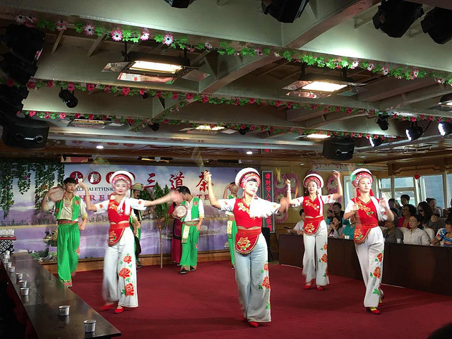 在饱览苍洱风光的同时享受礼仪之邦的待客礼仪领略白族独特的民俗风情