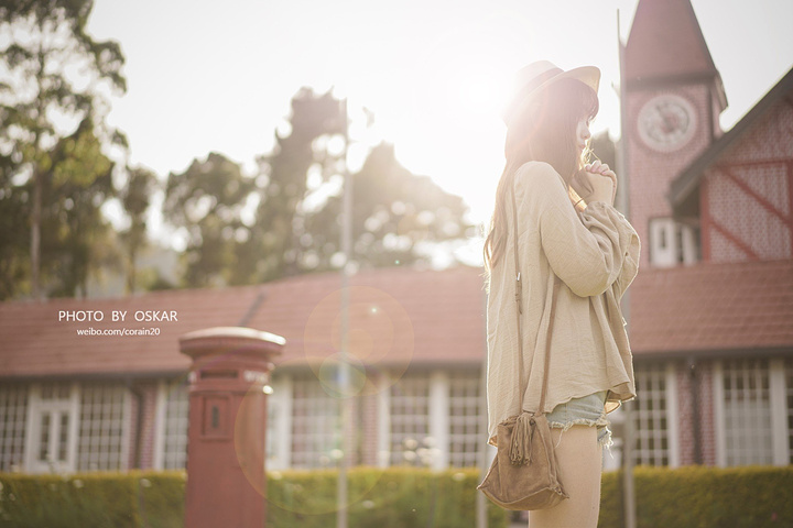 小镇的赛马节,让人一睹骑士的风采。 努沃.
