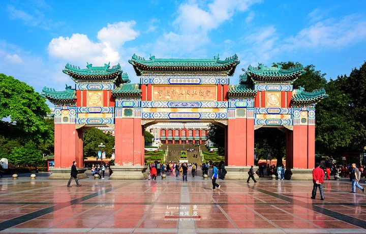 此地还有桂园,周公馆,戴公馆,张骧公馆,国民政府总统府旧址等