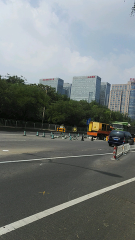 来到北京一定要去北京大学看一眼了,买个小勋