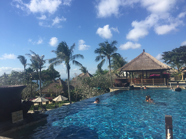 岩石酒吧是巴厘岛标志性日落观赏地点,入住度