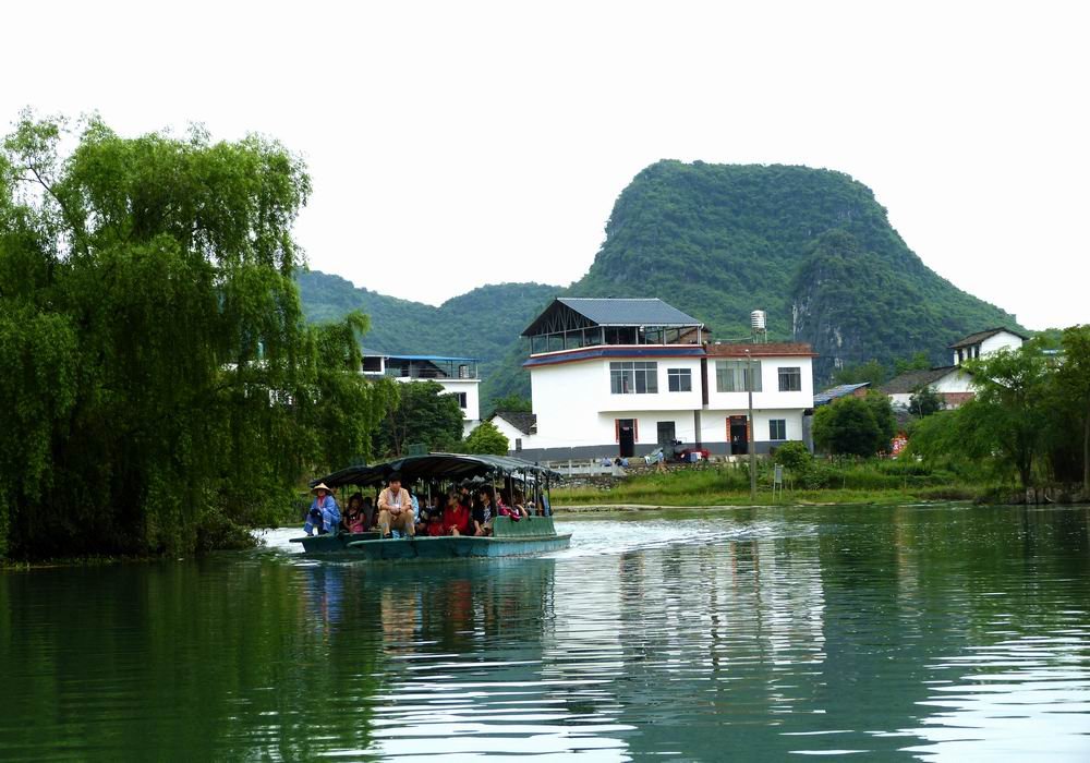 根据陶渊明所著的《桃花源记》中描绘的意境,结合当地的田园山水风光