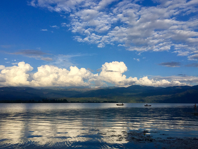 此时的邛海是一年中水量最为丰沛的季节,莺飞草长,景色宜人!