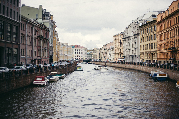 「圣彼得堡」当涅瓦河上吹来波罗的海的轻风,