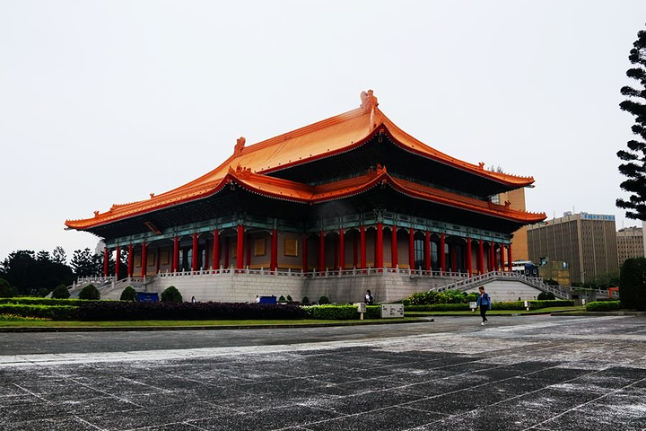 太鲁阁火车站台北自由广场