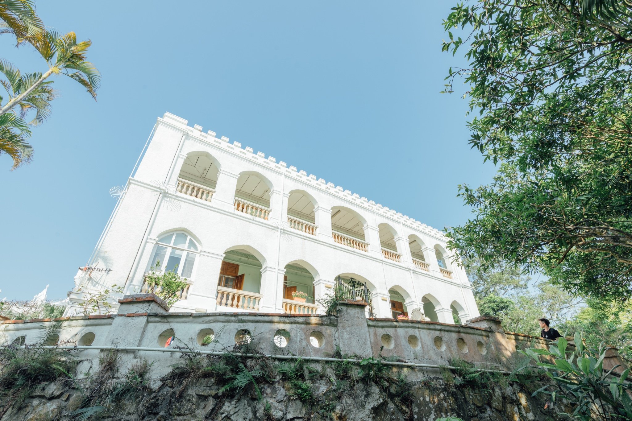 香港大学大学堂原名杜格拉斯堡,大楼于1861年建成,其外部现已成为香港