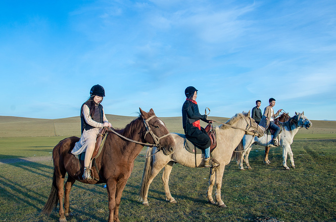 在黑山头海峰马场骑马图片