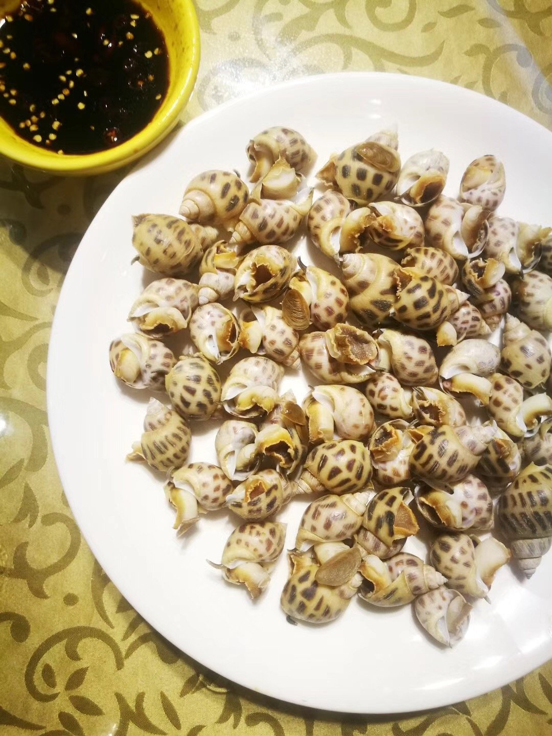 蒜子泰椒浸旺螺,相信很多人都是螺的粉丝,清洗的