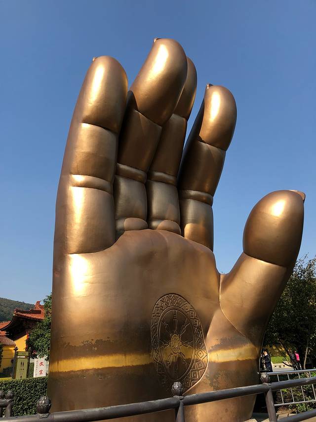 天下第一掌雕塑