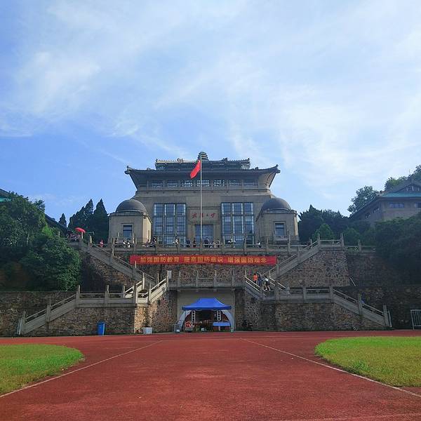 国庆各省旅游收入排行_武汉2018年旅游收入(3)