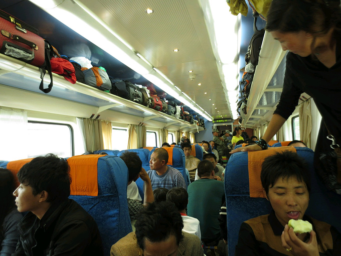 花 郑钱花 换火车头郑钱花 后半段开始能看到这样的景郑钱花 好像是拉萨河