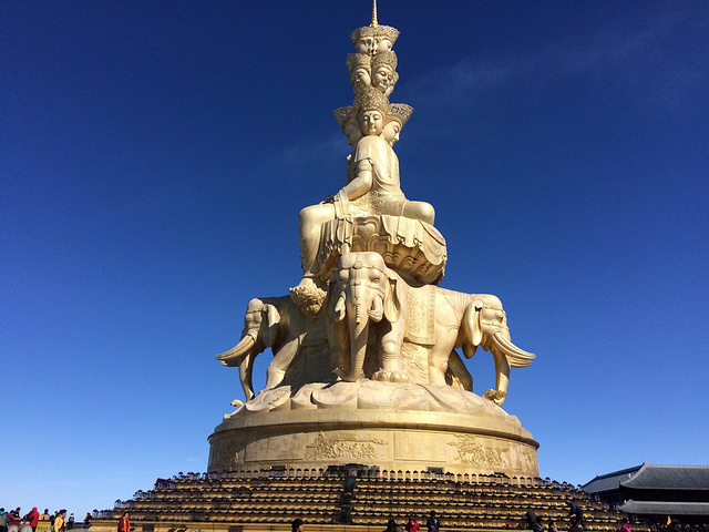 此景让我想到神雕侠侣的一首歌的歌词【问世间