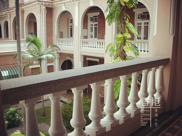 在楼的二层有个空中小花园 粤语和英语必须会