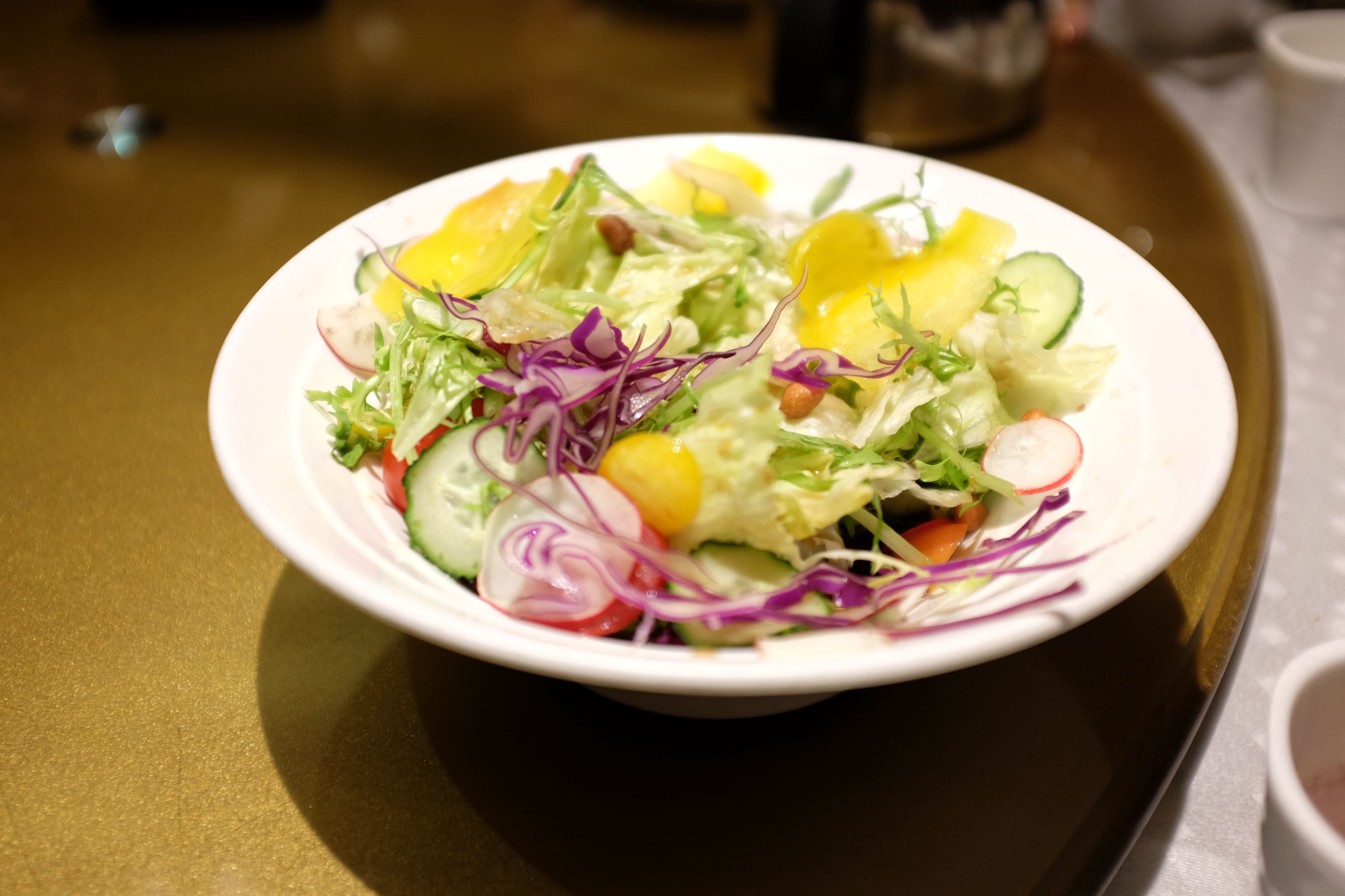 软软的口感藕是切成小块的,量不是很大蓝莓山药的造型很漂亮是山药块