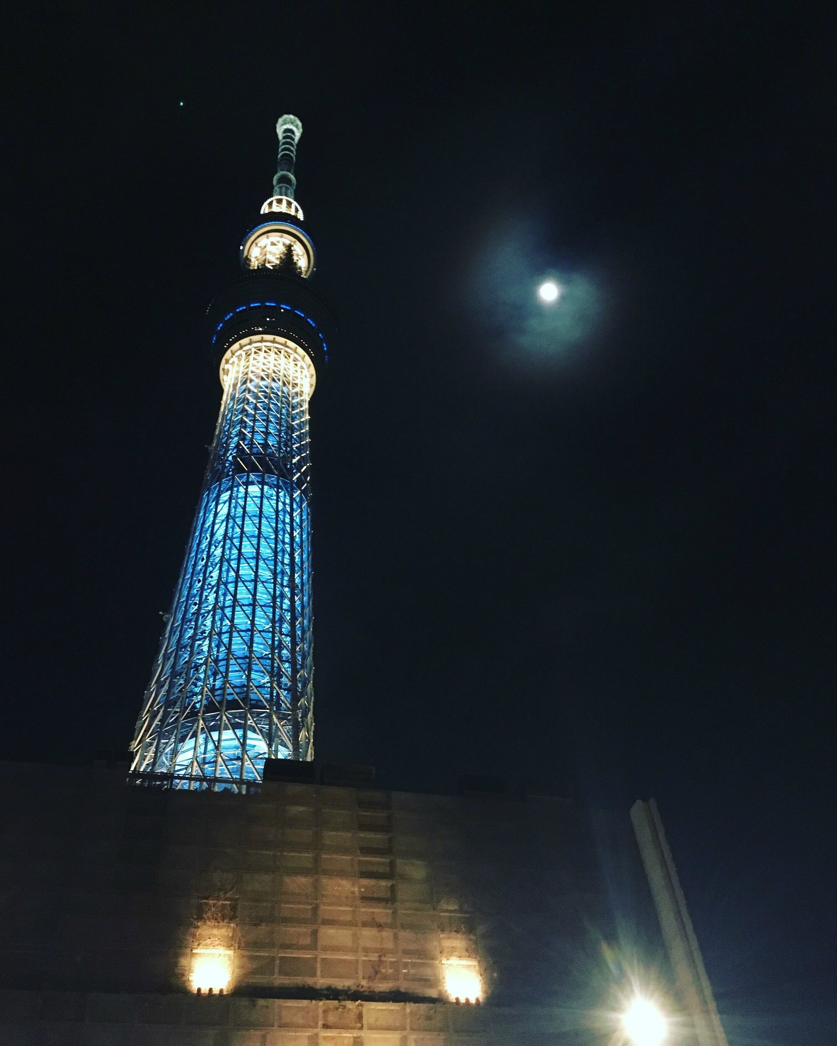 门票算下来120多块,但很值.看夜景,一定要来晴空塔.远处的东京铁塔