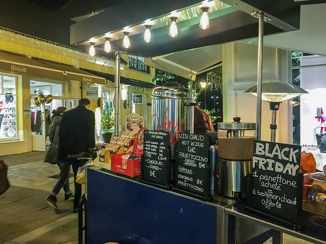 巴黎河谷购物村