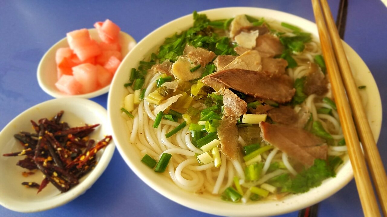 走在天龙屯堡的石头城里一种浑然天成的心情尤然而生而且这里屯堡人还