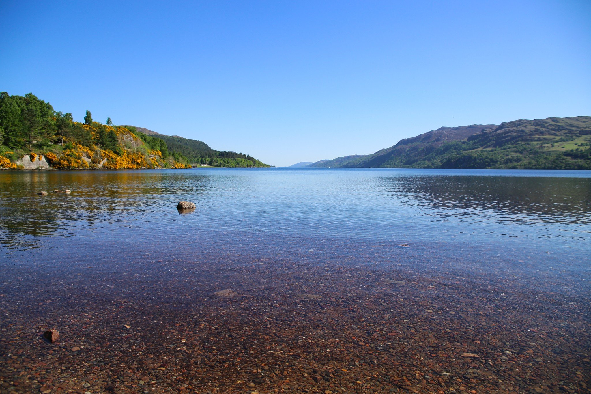 今天主要游览尼斯湖和天空岛,沿途经过英国最高峰(虽然是最高峰,其实