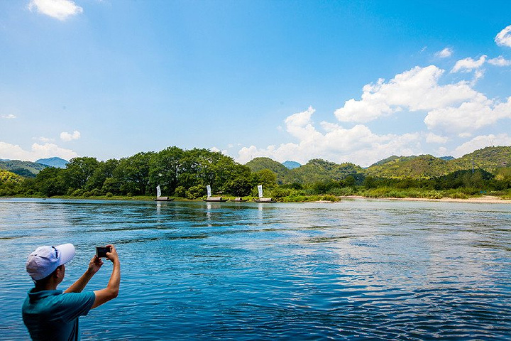 桑树巅的田园风光在这里有过之而无不及更有农民枕水而居这水就是瓯江