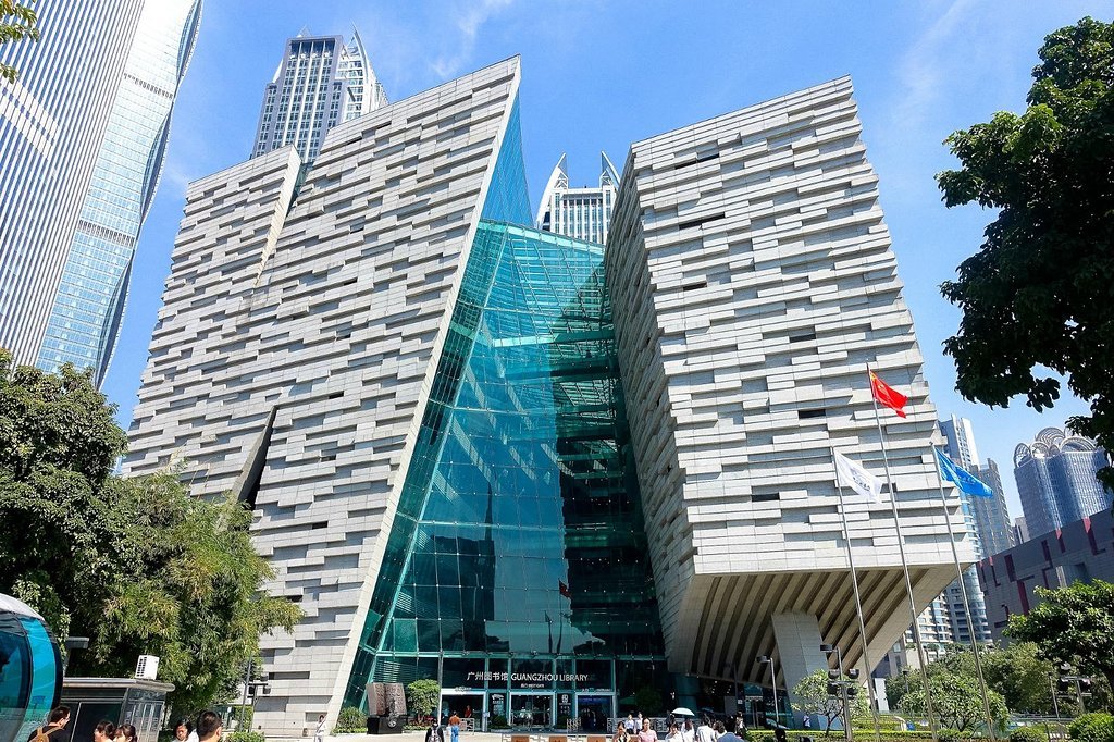 广州图书馆占地面积2.1万平方米,总建筑面积9.