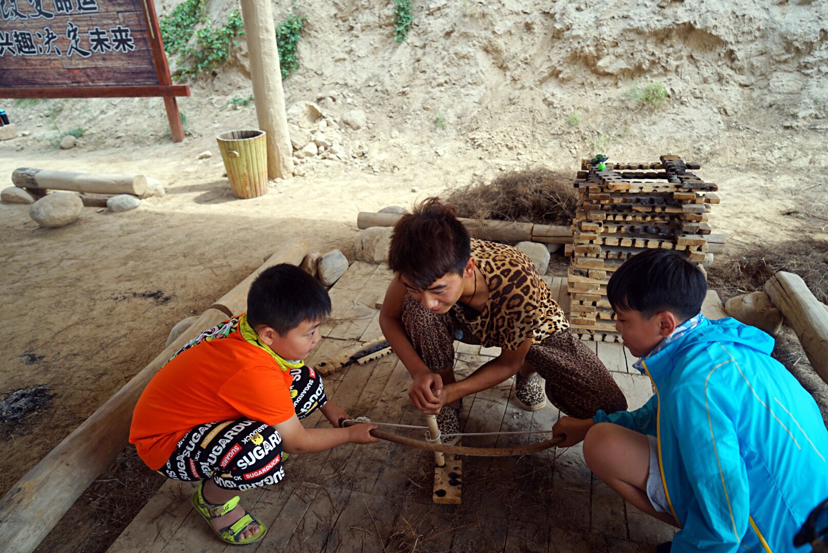 内蒙的边界,风景也非常具有西北苍凉空旷之美,孩子们还能体验考古挖掘