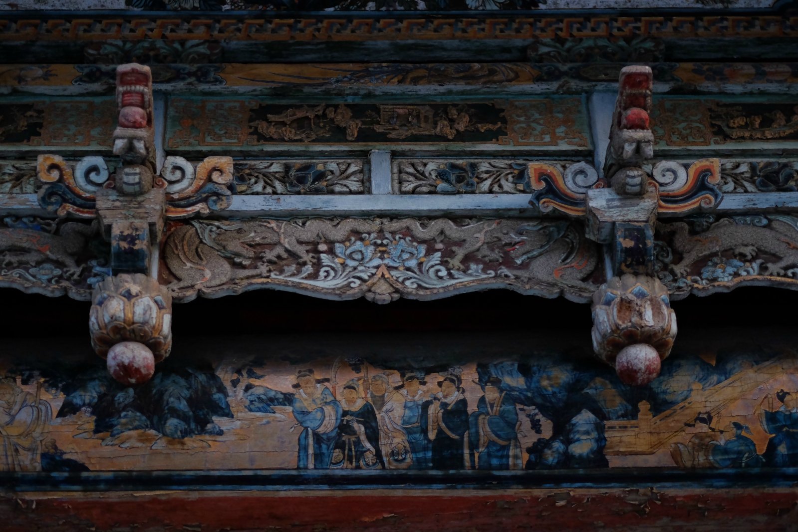 在去到晋祠真正的古建筑群之前,有一段现代新建的晋祠公园.