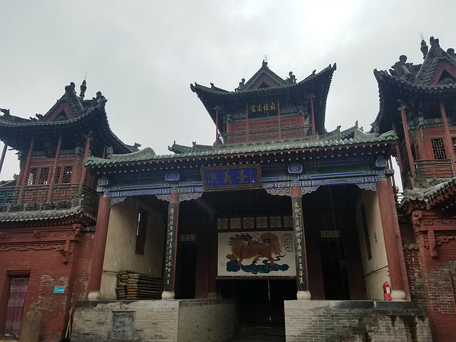 比较小,特点是 ,乐施的投钱箱是感应的,投钱进去会说话:恭喜发财万事