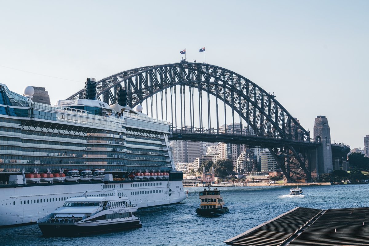从海德公园出发,坐上几站地铁,就能到达悉尼的交通枢纽环形码头