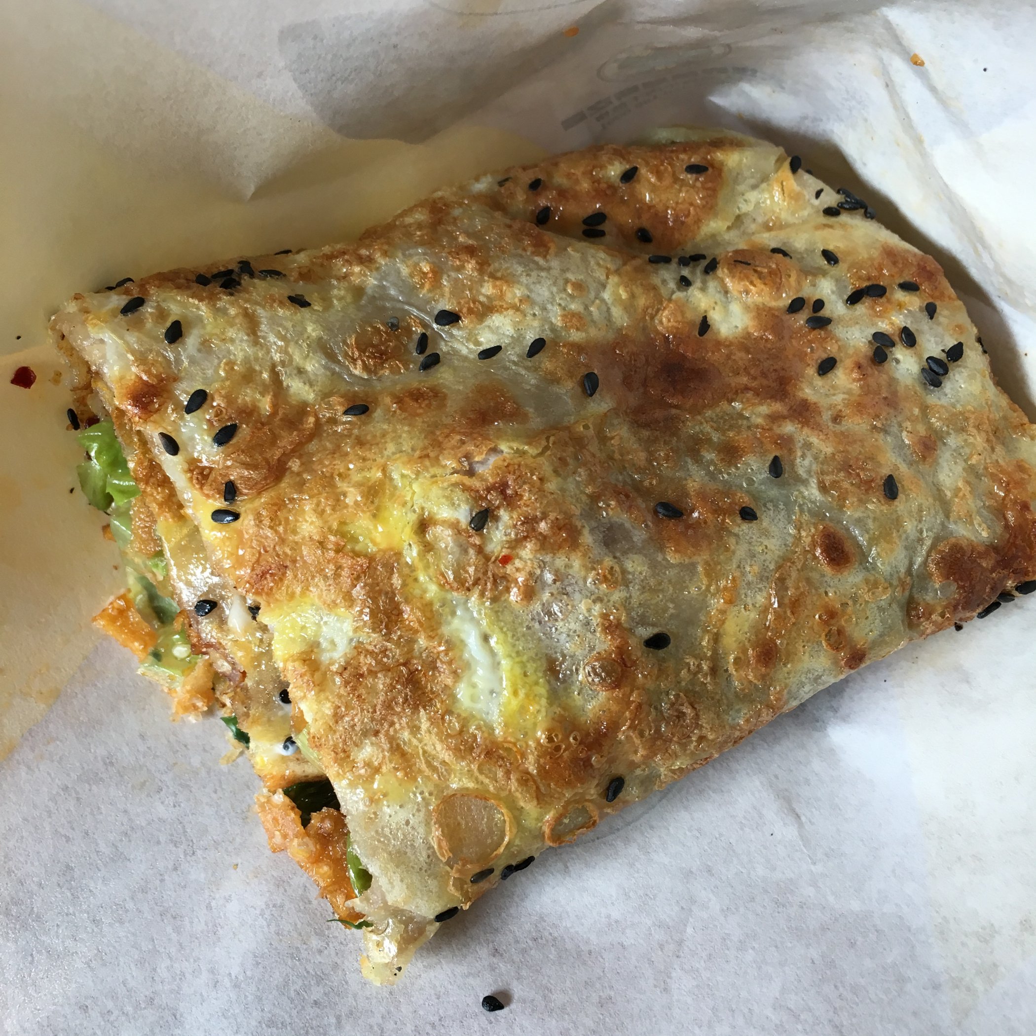 推荐东西巷这家煎饼先生哦很大份 点一个够两个人吃.