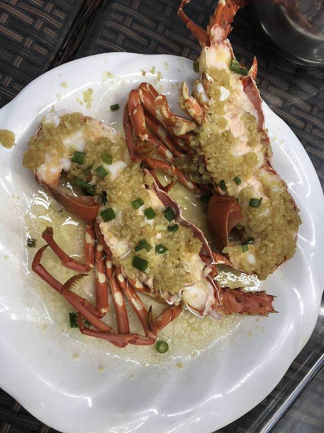 友谊路下岗职工海鲜加工广场-12排2号