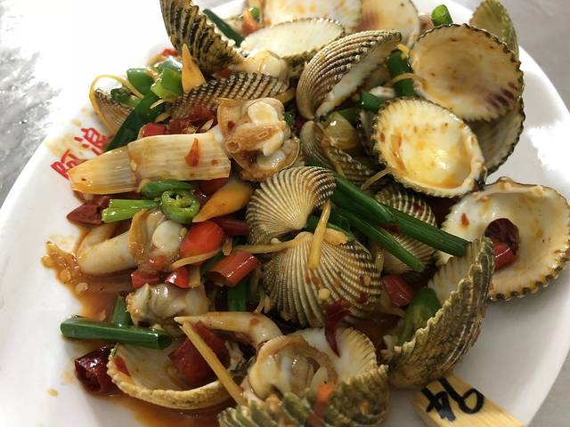 三亚火车头万人海鲜广场