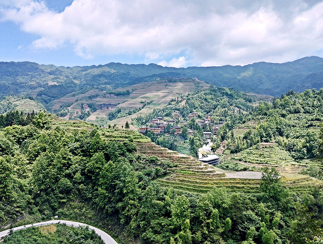 "早上起来脚还是很累，所以没有去西山韶乐观日出，吃过早餐后直接去了千层天梯观景，_遇龙桥"的评论图片