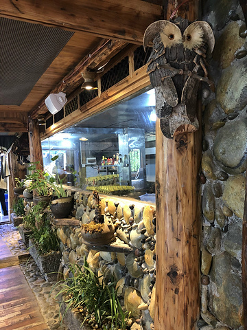 叫耕读记的餐厅这家餐厅坐落在半山腰难爬但是爬上去风景非常好店里放