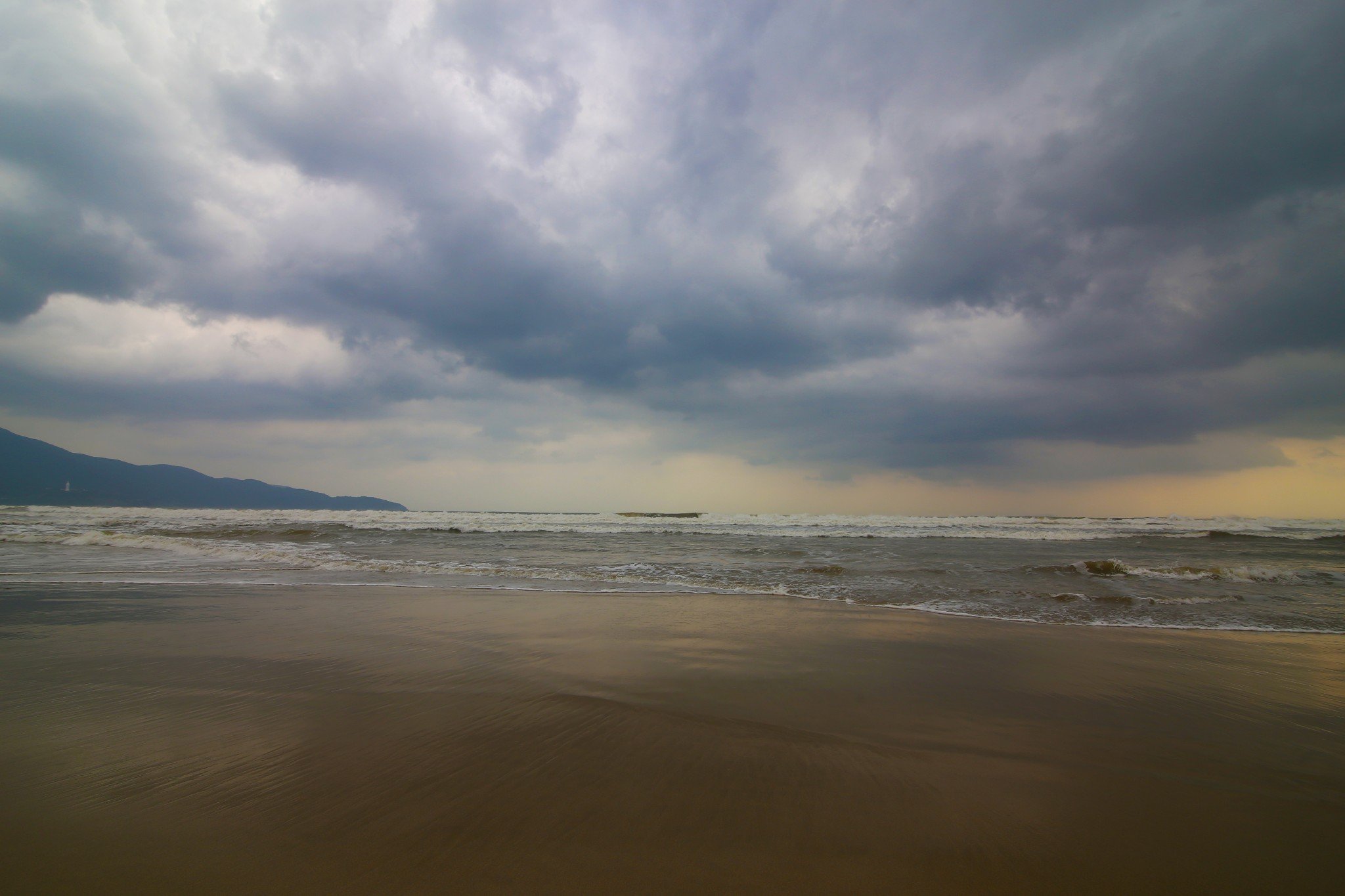连续几日的阴天无法观赏到晴朗的美溪海滩可能会没机会看到蓝蓝的海面