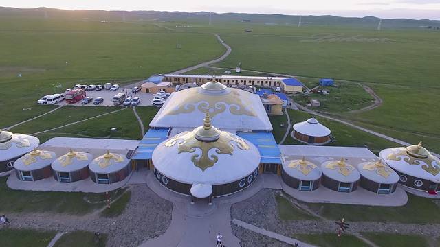 草原是一座汗城 汗城是一片草原 内蒙游牧画风