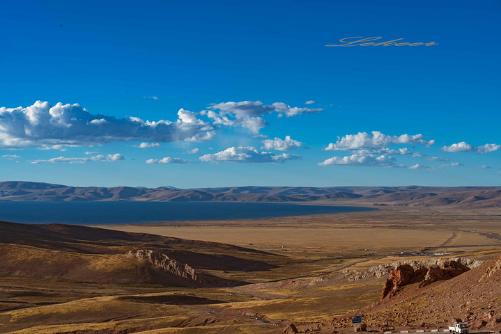 那根拉山垭口虽然观赏纳木措湖位置最佳,但是此地海拔5190米,而且风速