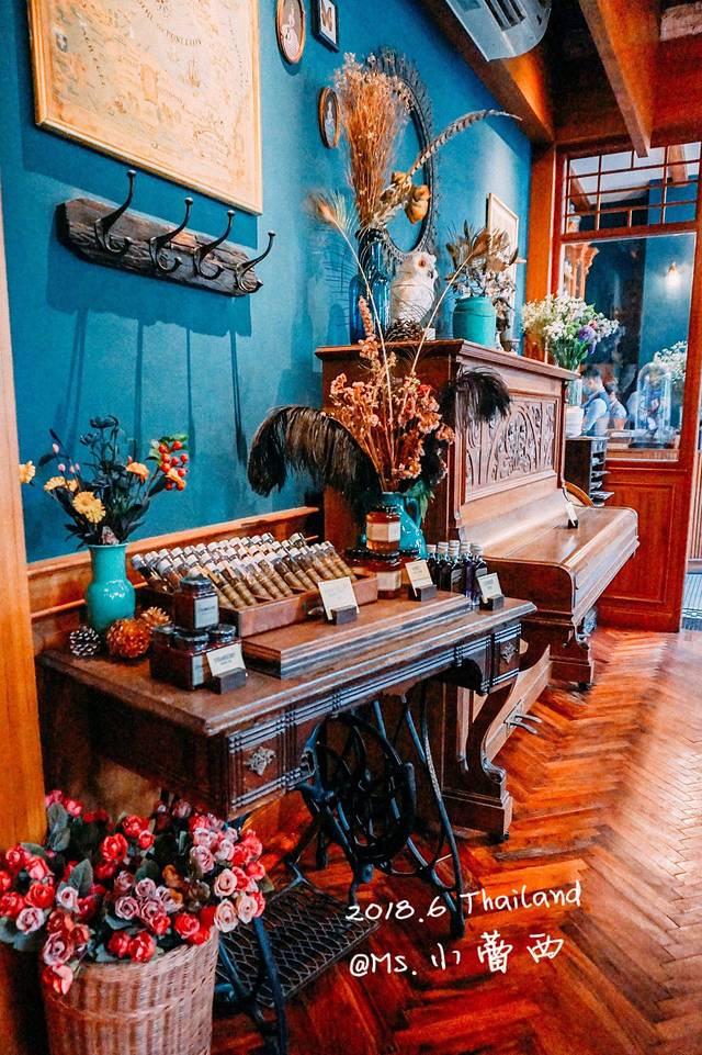 Featherstone Cafe, Bistro & Lifestyle Shop