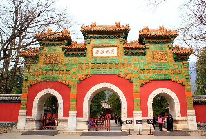 北京卧佛寺即十方普觉寺位于西山北的寿牛山南麓香山东侧始建于唐贞观