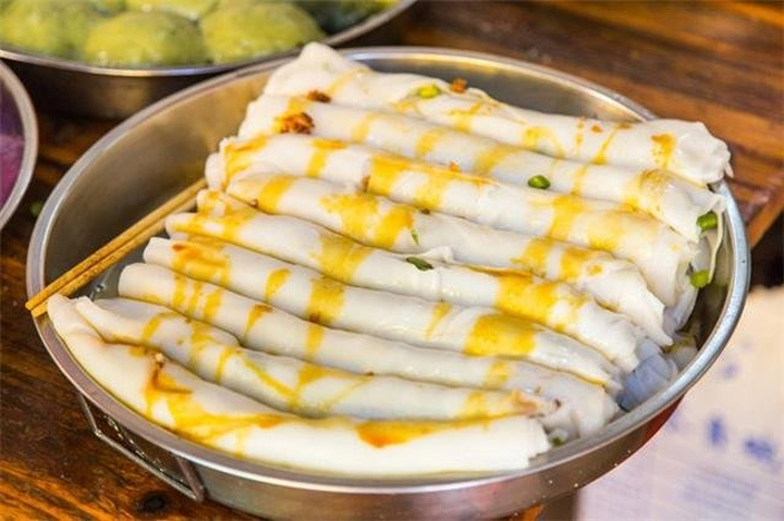 猪肠馍是 海南 儋州 的特色小吃,因有诗流传:"形似猪肠白馍条,木瓜