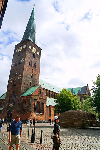 奥胡斯大教堂,位于丹麦日德兰半岛的奥胡斯市,始建于12世纪,由丹麦最