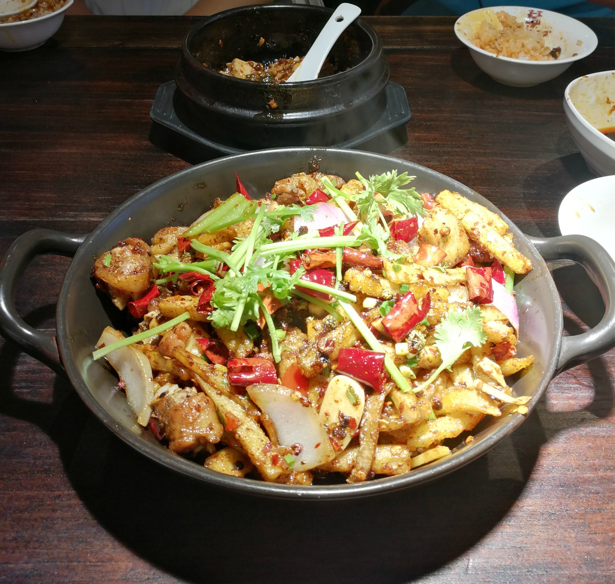 干锅肥肠鸡也不错.