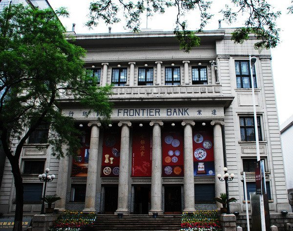 边业银行蜡像馆