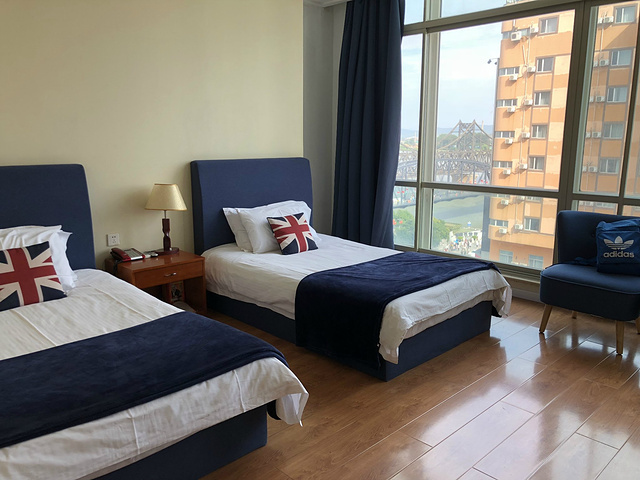 璞丽酒店(丹东鸭绿江断桥店)