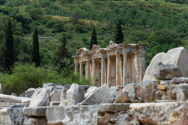 塞尔苏斯图书馆